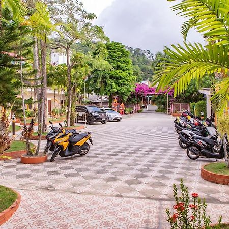 Coconut Resort Hotel Patong 外观 照片